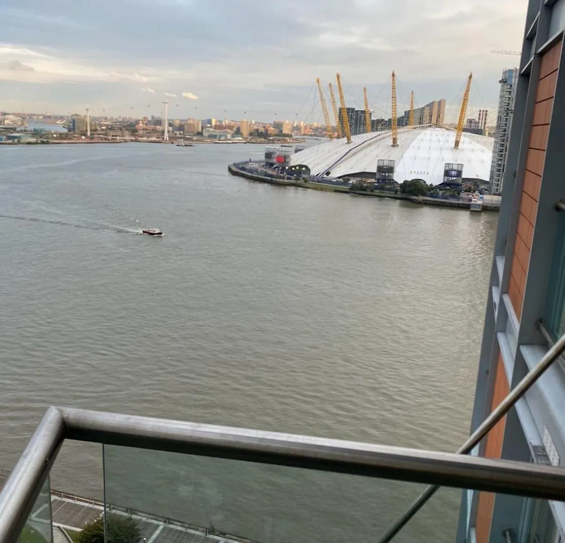 Apartment Luxury 2 Bed Flat, Nice View & Spa - Canarywharf London United Kingdom