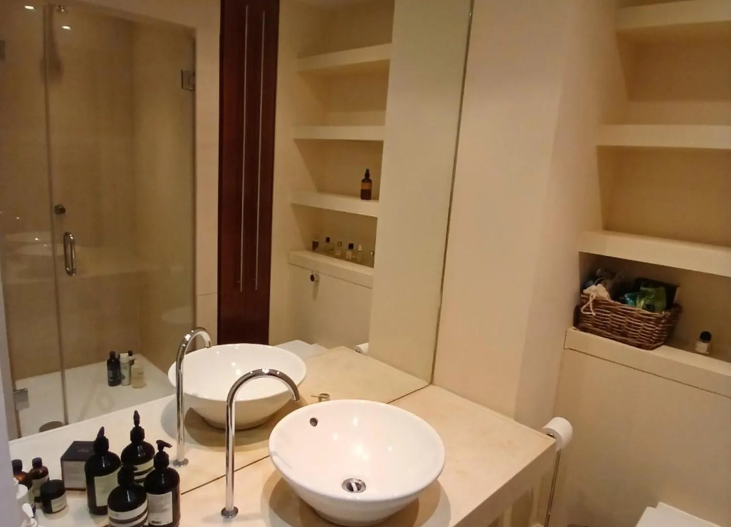 Luxury 2 Bed Flat, Nice View & Spa - Canarywharf London