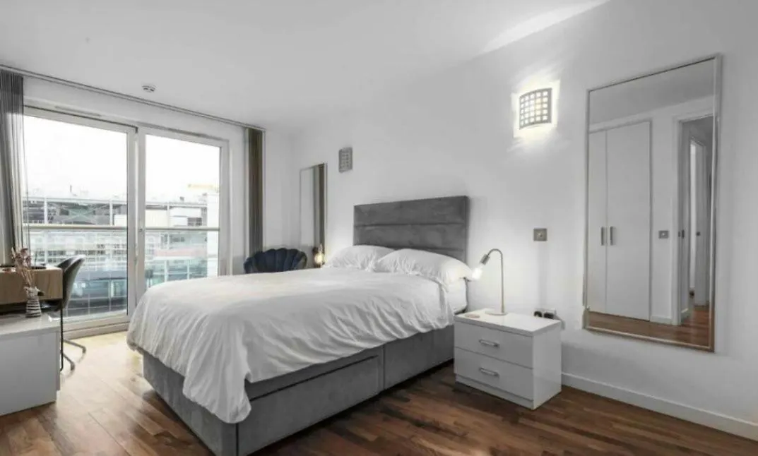 Luxury 2 Bed Flat, Nice View & Spa - Canarywharf London Apartment