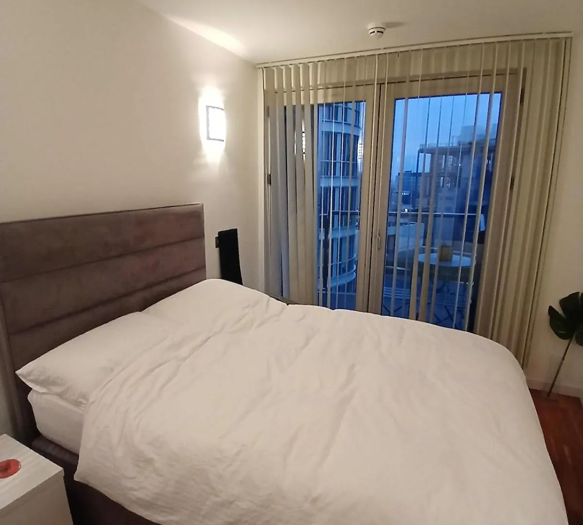 Luxury 2 Bed Flat, Nice View & Spa - Canarywharf London