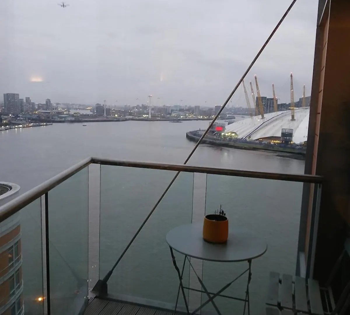 Apartment Luxury 2 Bed Flat, Nice View & Spa - Canarywharf London