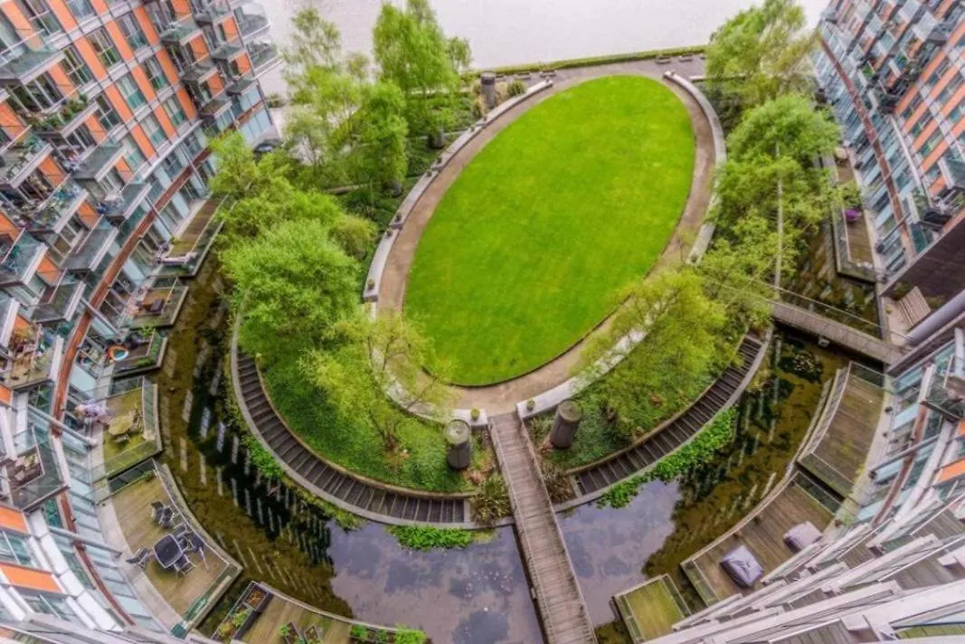 Apartment Luxury 2 Bed Flat, Nice View & Spa - Canarywharf London United Kingdom
