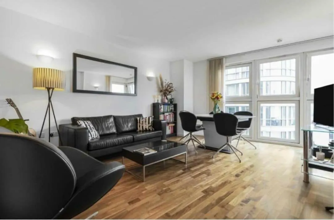 Luxury 2 Bed Flat, Nice View & Spa - Canarywharf location